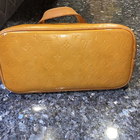 Louis Vuitton Houston Vernis LV monogram embossed beige patent leather tote bag - Picture 7 of 12